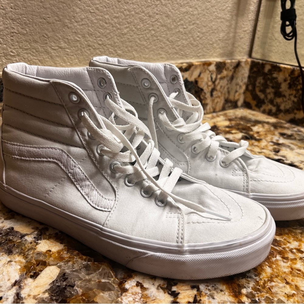 Men’s 8.5 Woman’s 10 Vans High-Top Sneakers - White